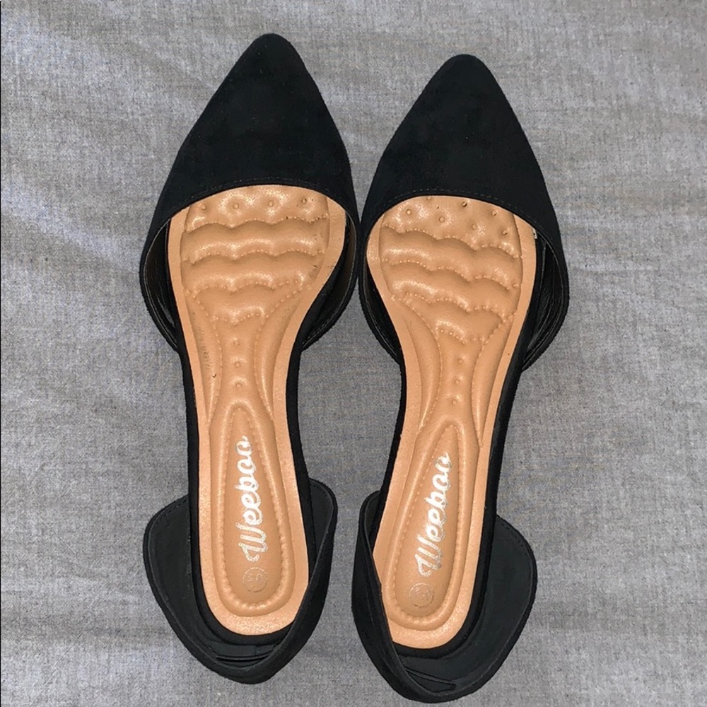 Black pointy toed flats